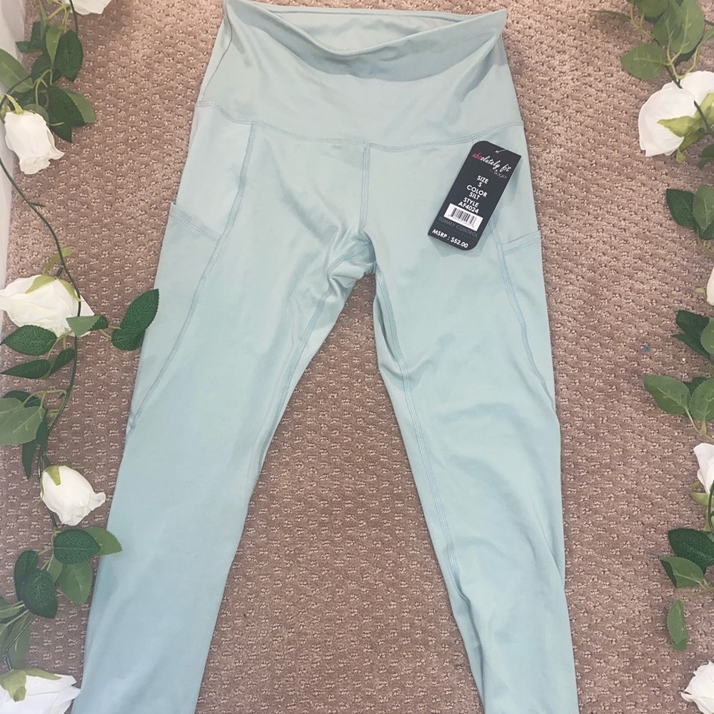 VOGO Athletica Absolutely Fit Color Silt Leggings +Pockets / Size Small / Tag On